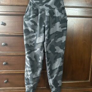 Old Navy Active Black Camouflage Leggings
